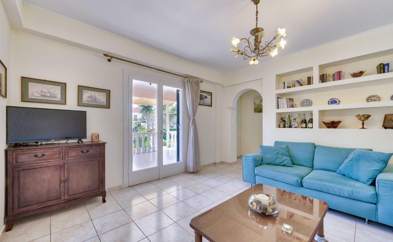 Ina Apartment Kalamaki  Bagian luar foto