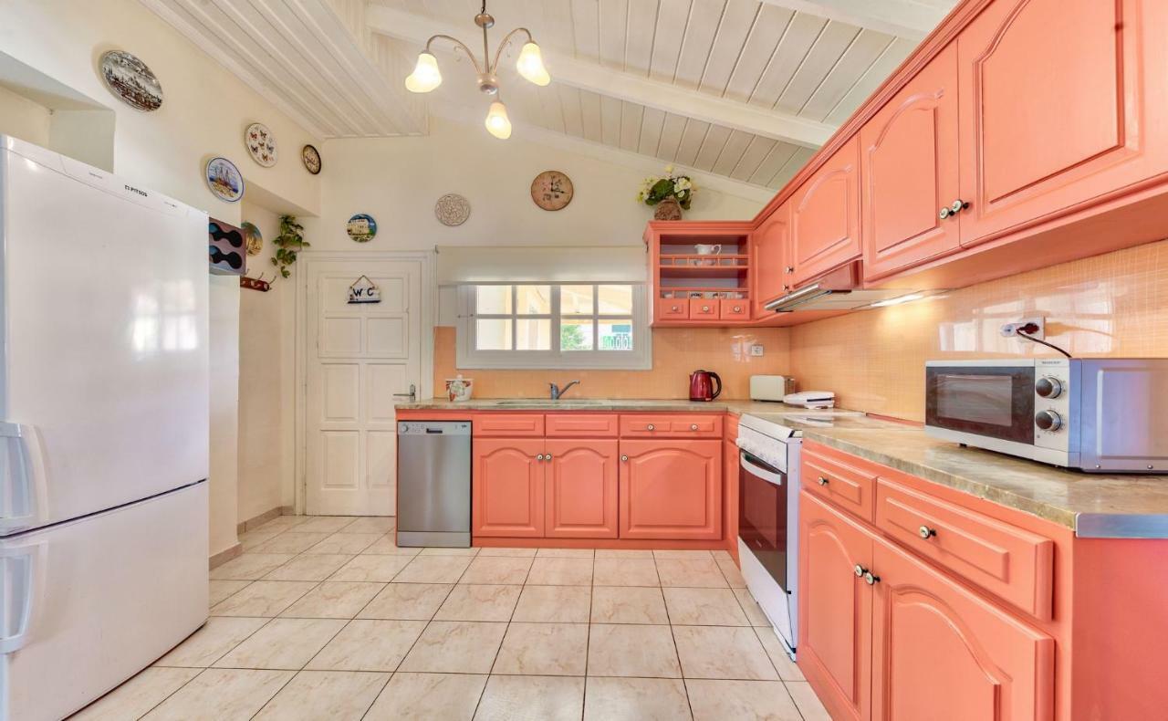 Ina Apartment Kalamaki  Bagian luar foto
