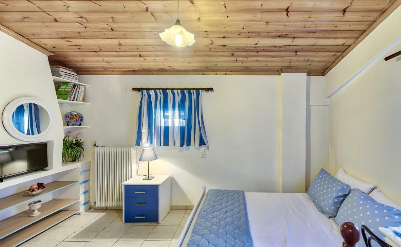 Ina Apartment Kalamaki  Bagian luar foto