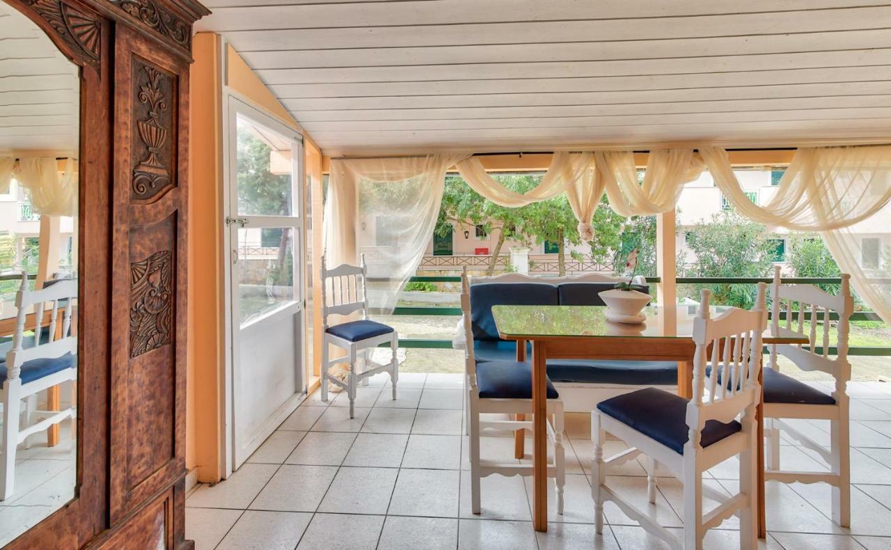 Ina Apartment Kalamaki  Bagian luar foto