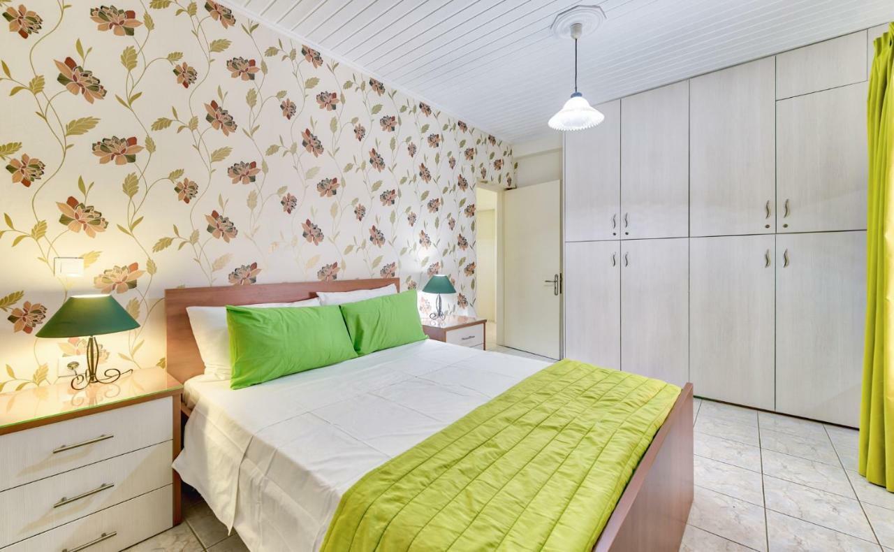 Ina Apartment Kalamaki  Bagian luar foto