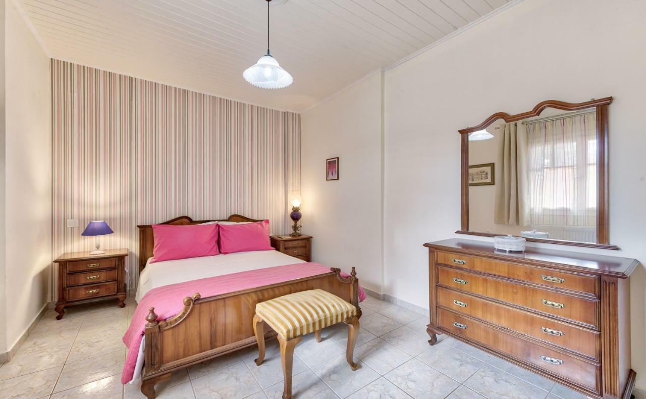 Ina Apartment Kalamaki  Bagian luar foto